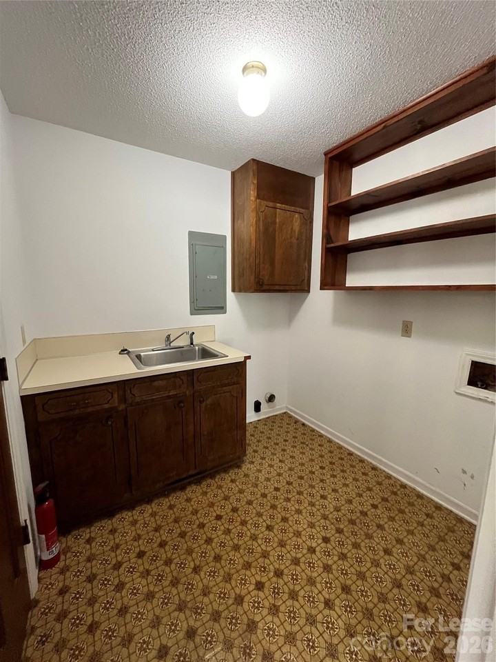 5625 Potter Rd - Photo 4 of 25