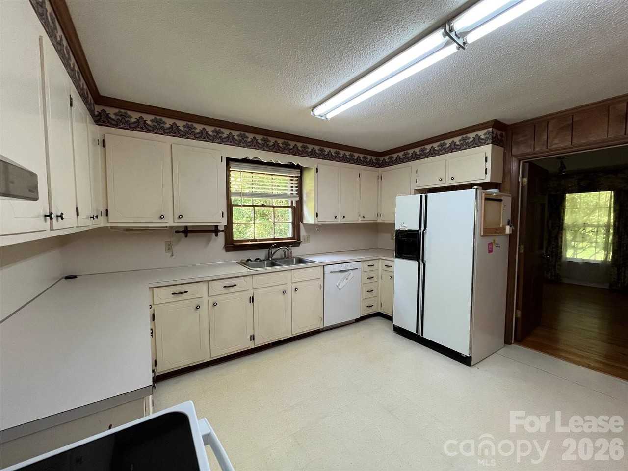 5625 Potter Rd - Photo 7 of 25