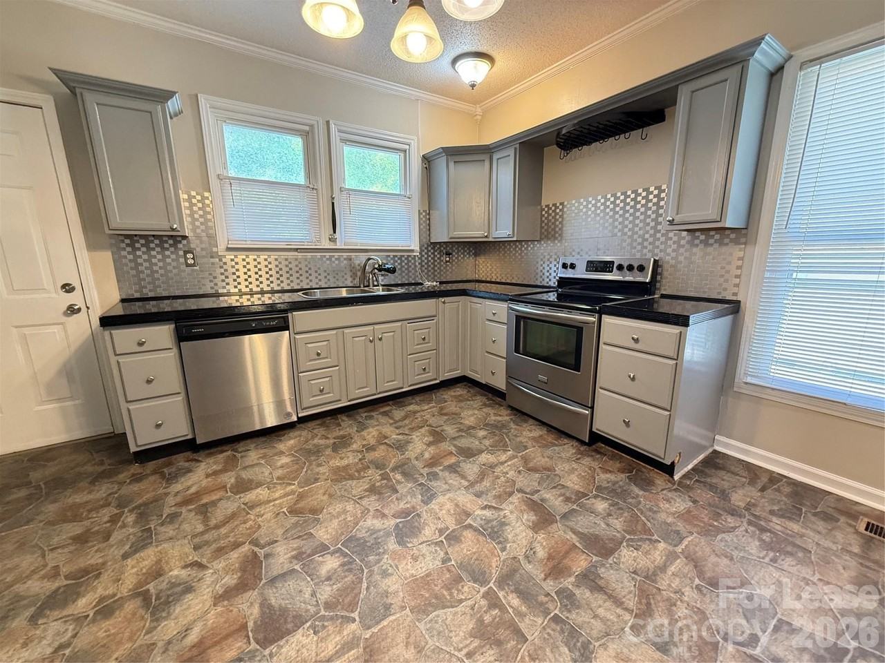 917 Lincolnton Rd - Photo 4 of 12