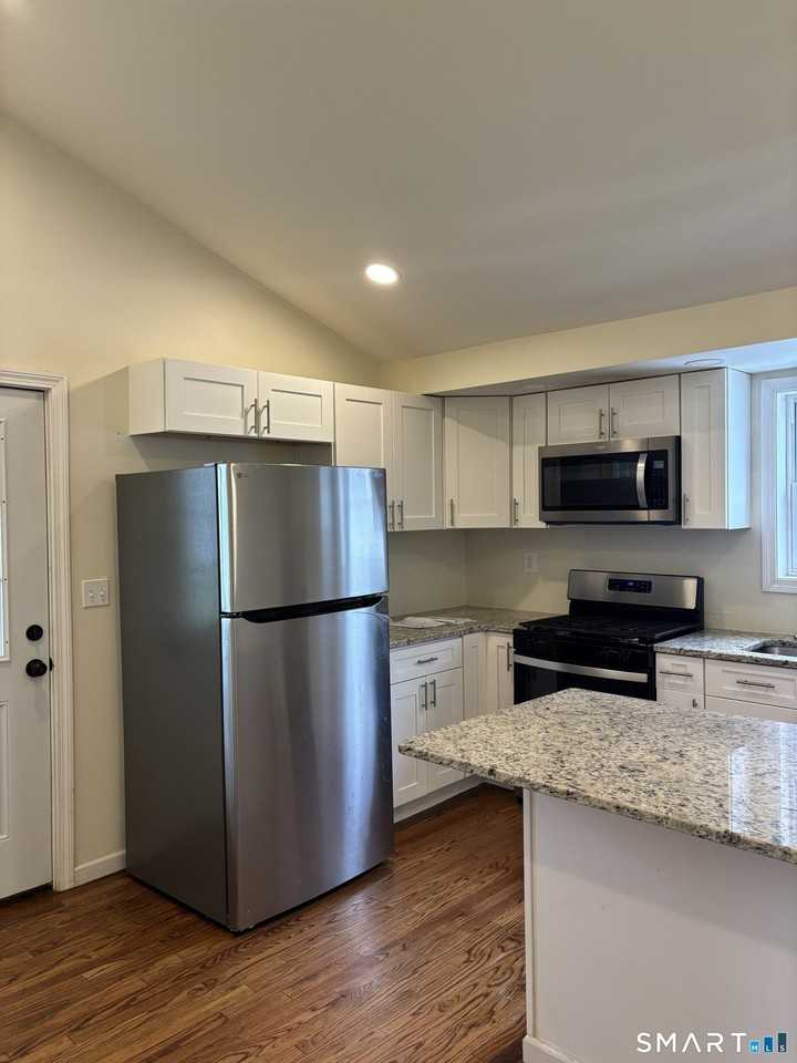 170 Short Beach Rd - Photo 4 of 18