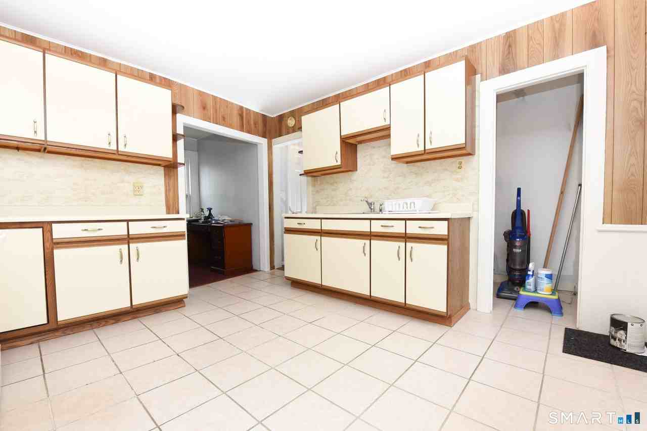 114 Jones Ave - Photo 5 of 34