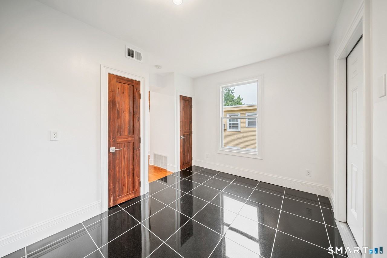 347 Alden Ave #3 - Photo 3 of 10