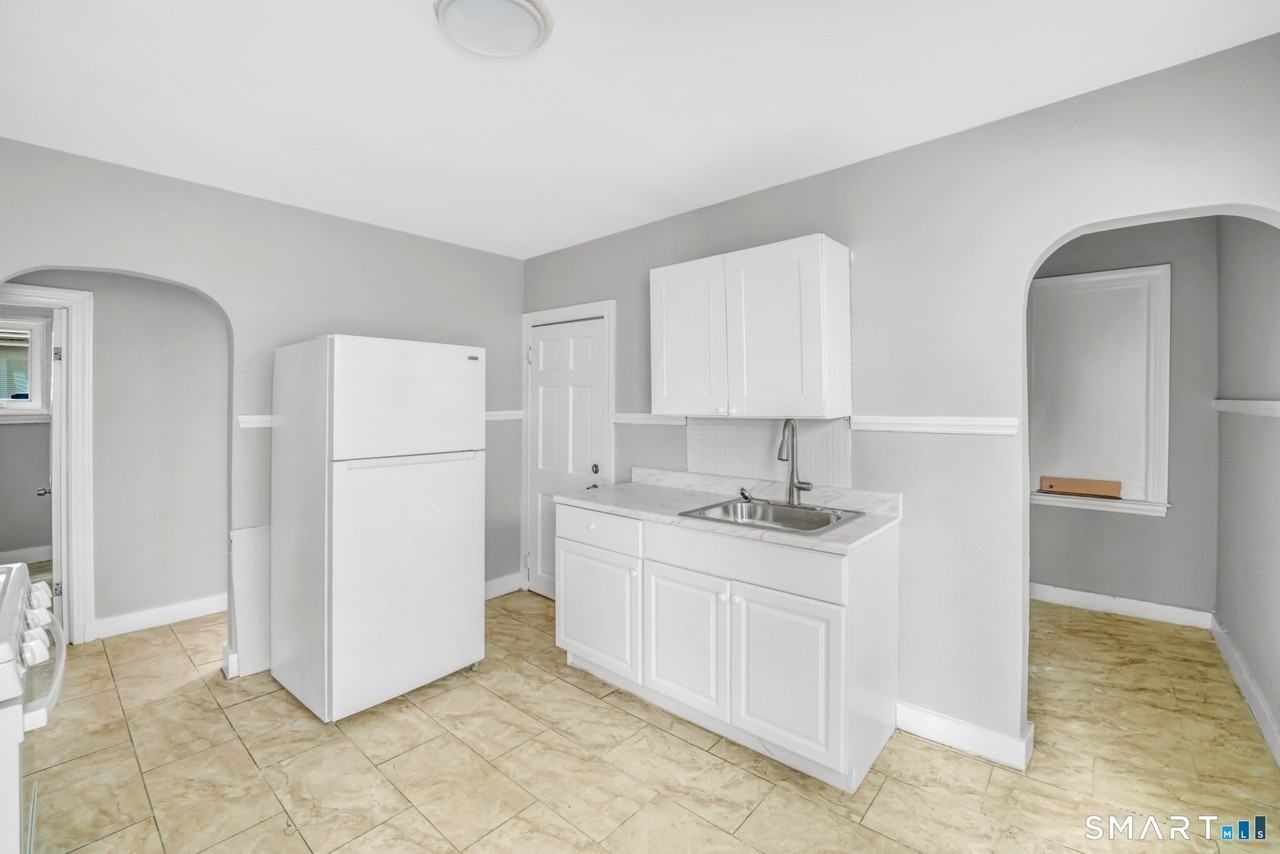 718 Winchester Ave #1 - Photo 3 of 9