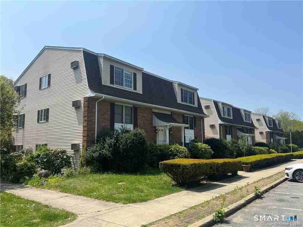 302 Boston Post Rd #16 - Photo 2 of 9