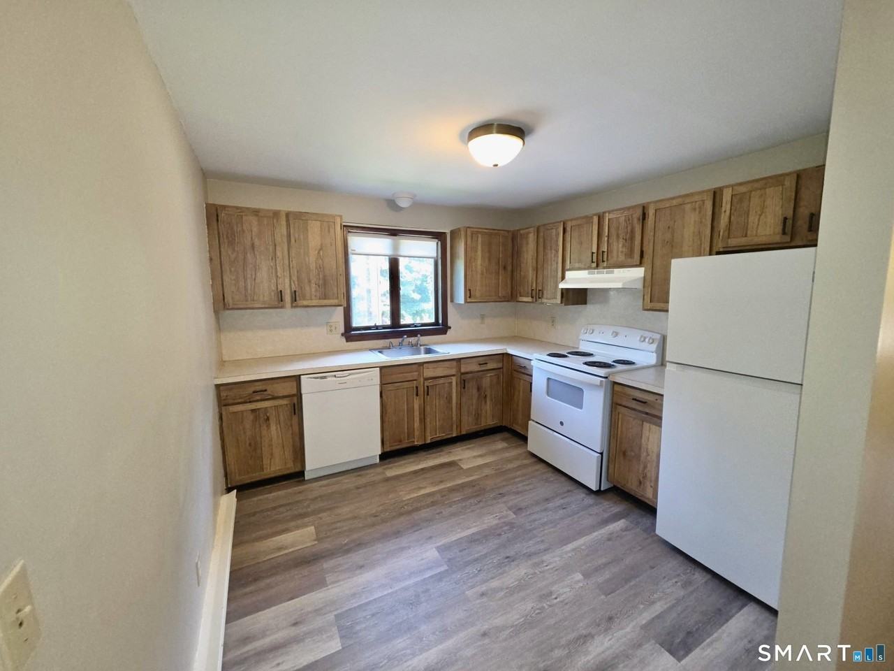 302 Boston Post Rd #16 - Photo 3 of 9