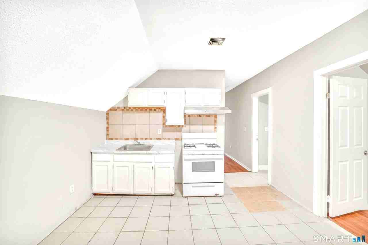 76 Thompson St #3