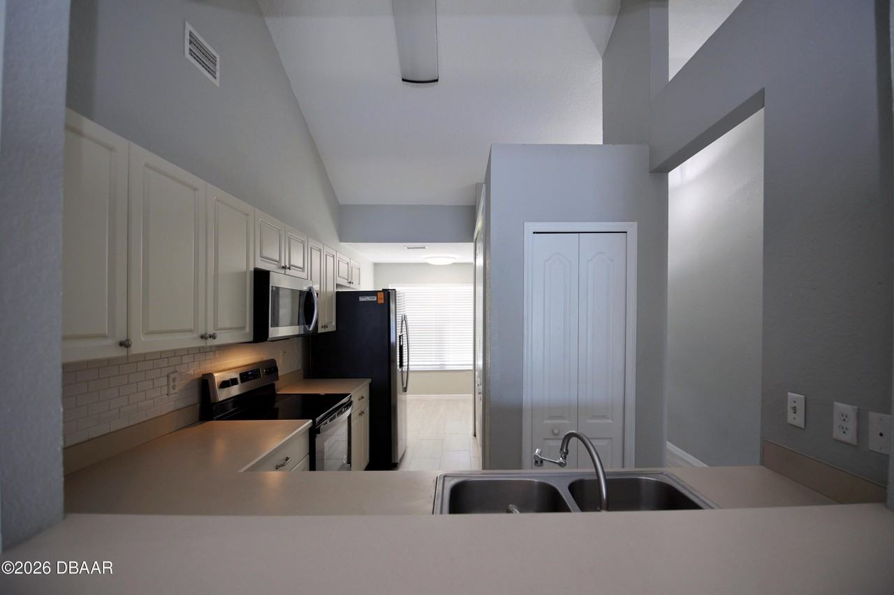 1025 Alabama Ave - Photo 4 of 25