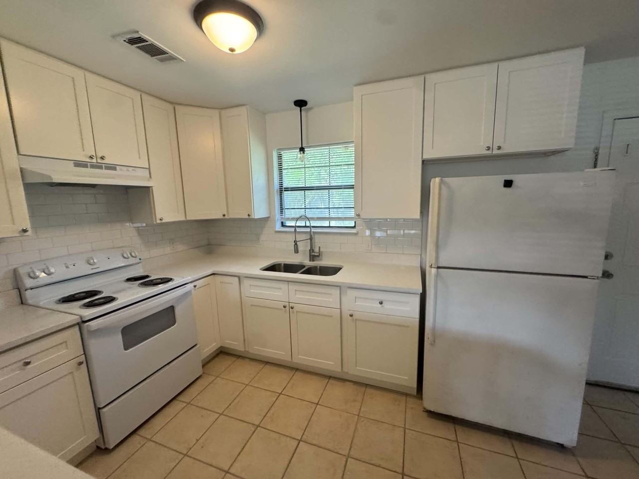 1004 N 20th St - Photo 3 of 6