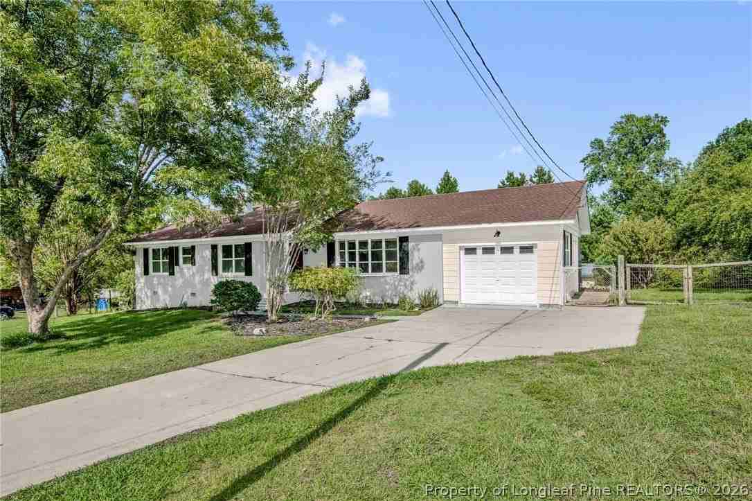 604 Roundtree Dr - Photo 2 of 32