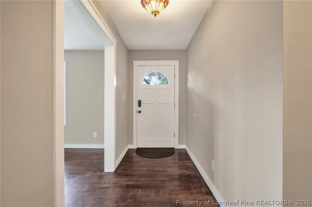 604 Roundtree Dr - Photo 4 of 32