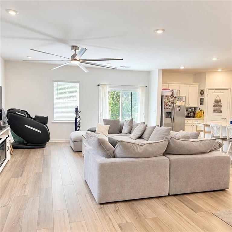 987 Evergreen Rd - Photo 3 of 12