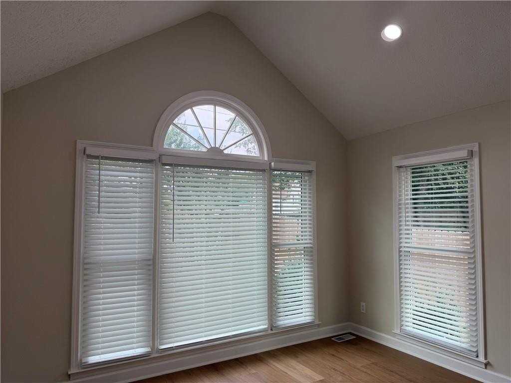 2210 Concord Sq Ne - Photo 2 of 26