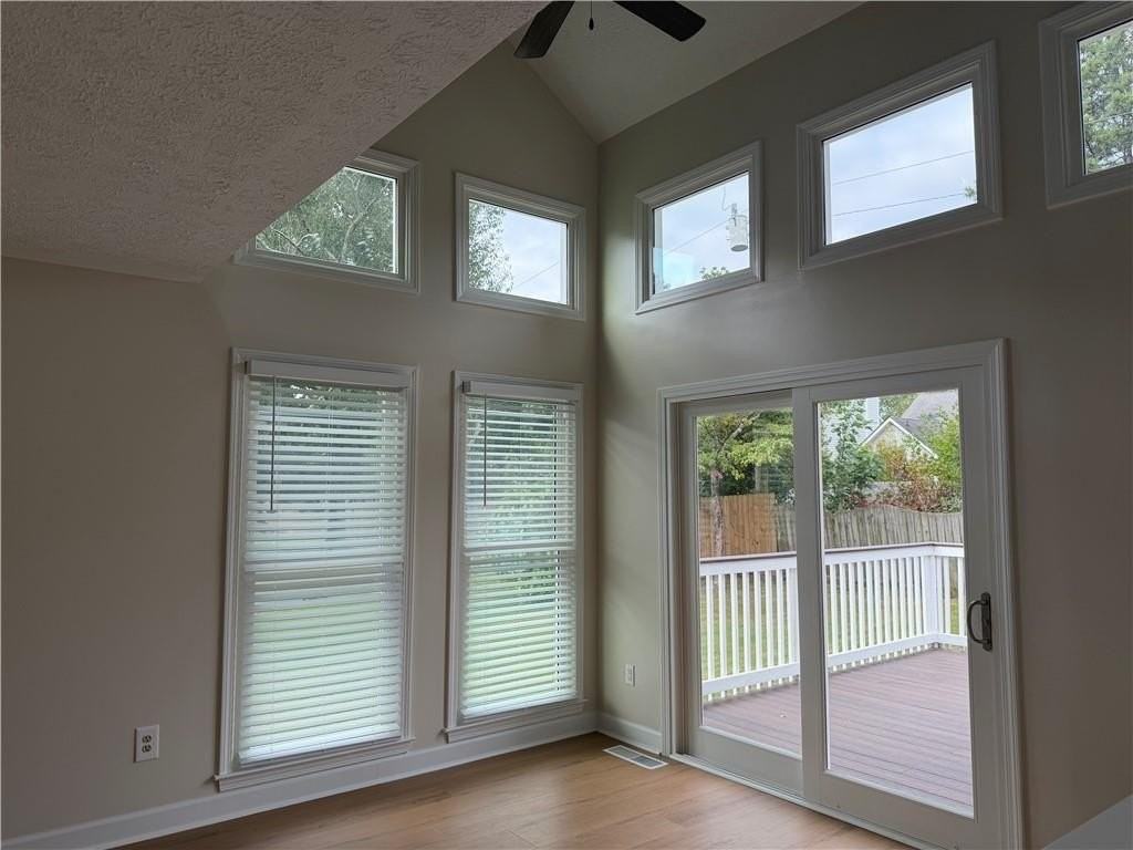 2210 Concord Sq Ne - Photo 7 of 26