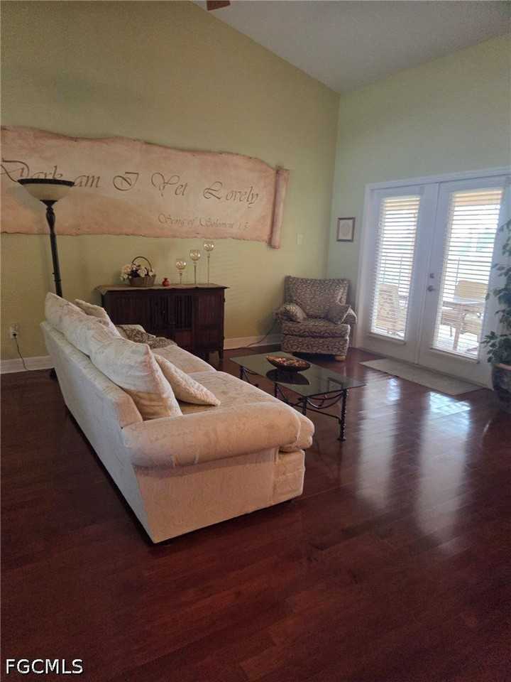 308 Nw 13th Ave - Photo 6 of 13