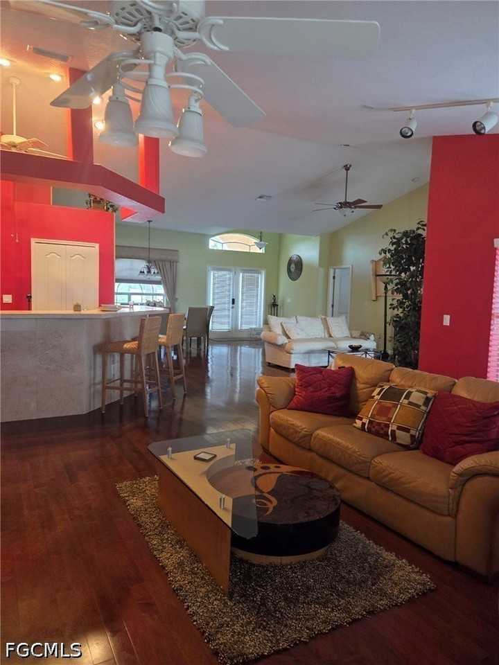 308 Nw 13th Ave - Photo 7 of 13
