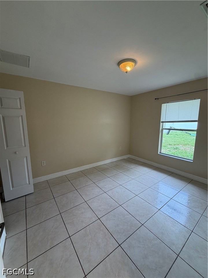 409 Candlewick Cir E - Photo 6 of 8