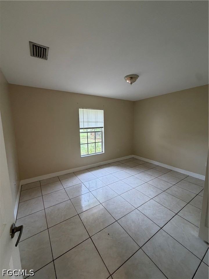 409 Candlewick Cir E - Photo 7 of 8