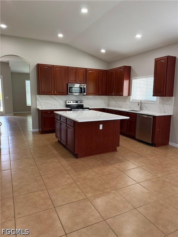 2461 Sutherland Ct - Photo 2 of 19