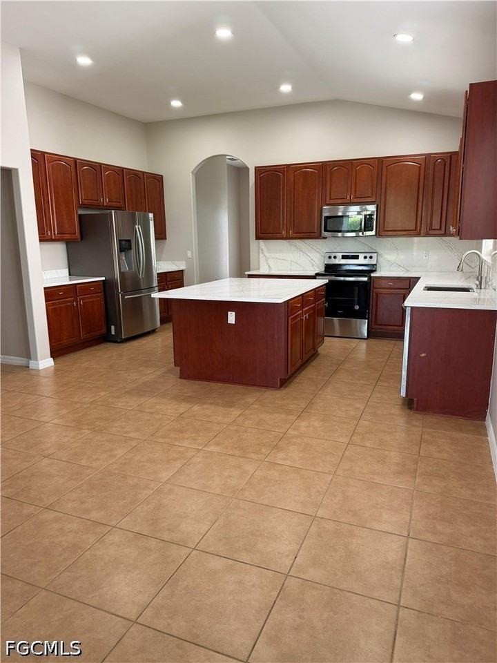 2461 Sutherland Ct - Photo 4 of 19