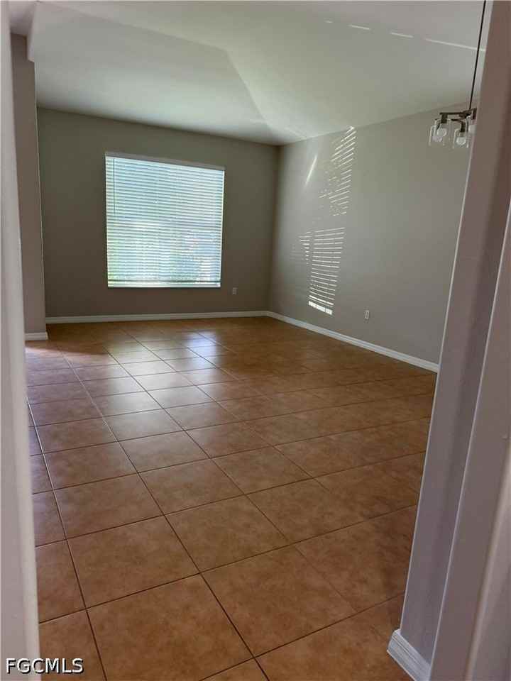 2461 Sutherland Ct - Photo 7 of 19