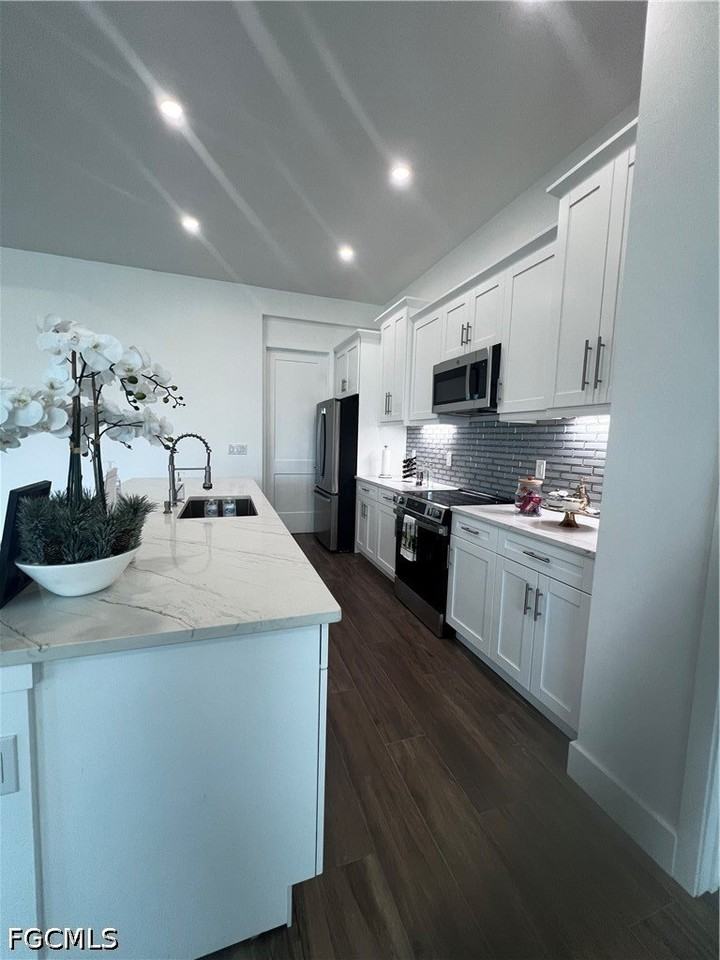 2803 44th St Sw - Photo 3 of 33