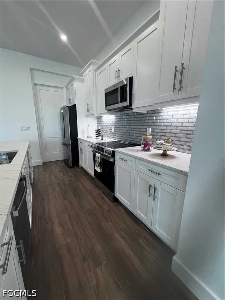 2803 44th St Sw - Photo 4 of 33