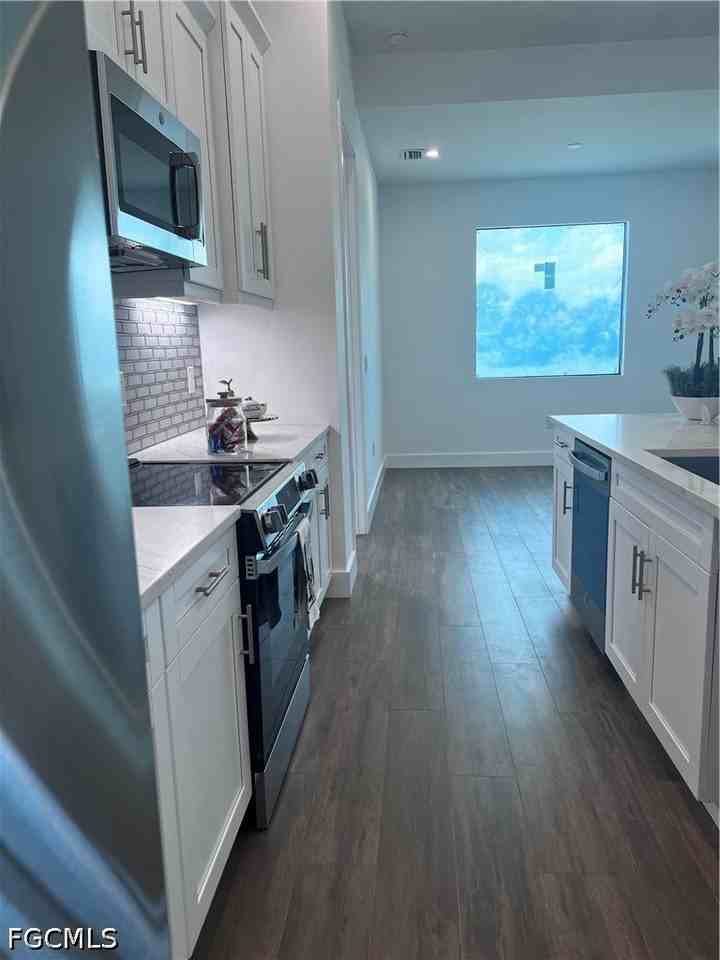 2803 44th St Sw - Photo 5 of 33