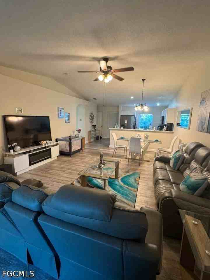 2034 Ne 6th St - Photo 5 of 11