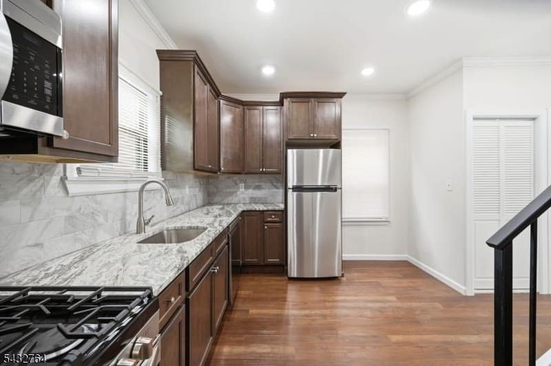 350 Arlington Ave - Photo 3 of 22