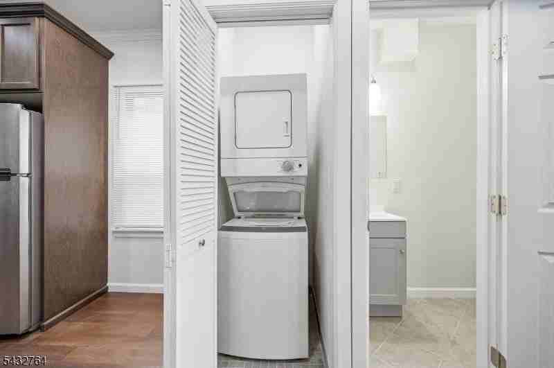 350 Arlington Ave - Photo 5 of 22