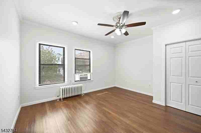 350 Arlington Ave - Photo 6 of 22