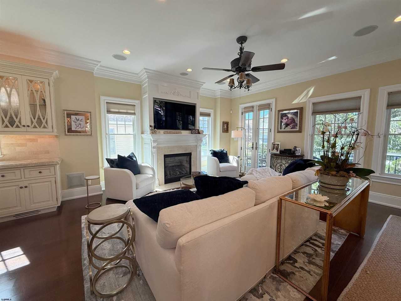 11 S Kenyon Ave - Photo 3 of 24