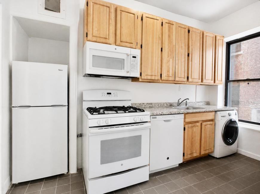 182 Claremont Ave - Photo 5 of 10
