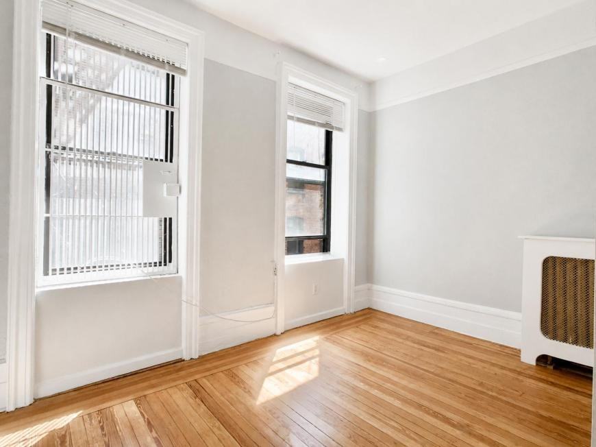182 Claremont Ave - Photo 7 of 10