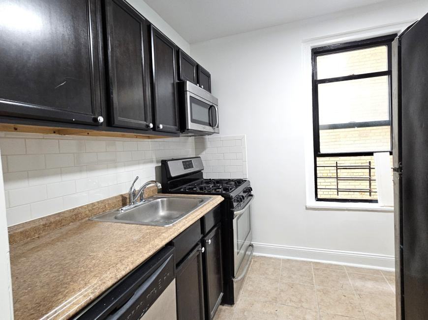 106 Fort Washington Ave - Photo 3 of 9