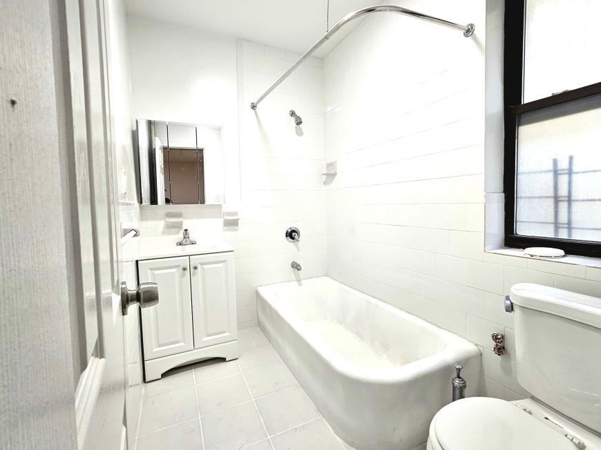 106 Fort Washington Ave - Photo 6 of 9