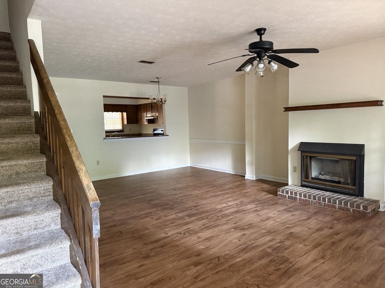 250 Highland Park Dr - Photo 2 of 7
