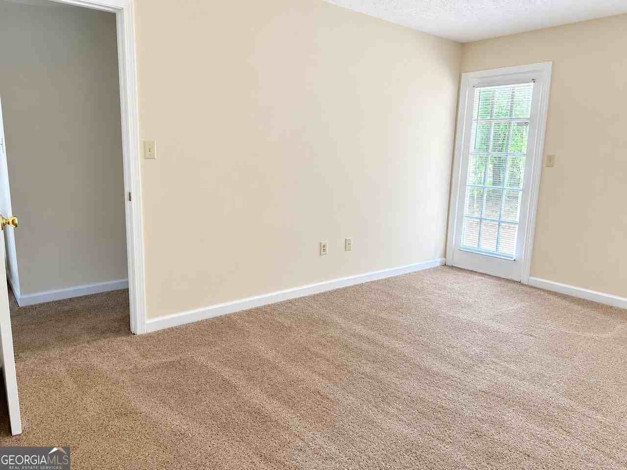 250 Highland Park Dr - Photo 4 of 7