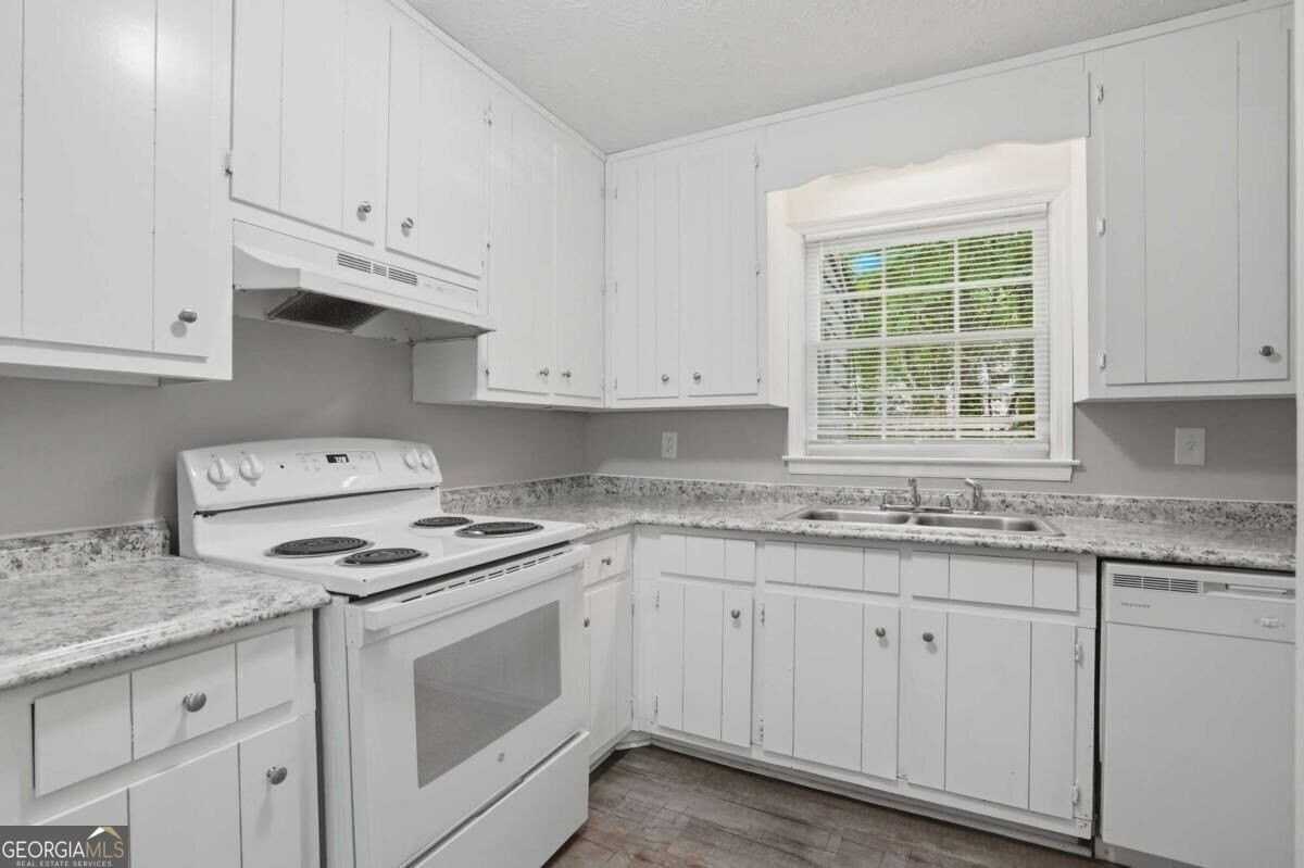 5344 Ridgemere Ct - Photo 7 of 26