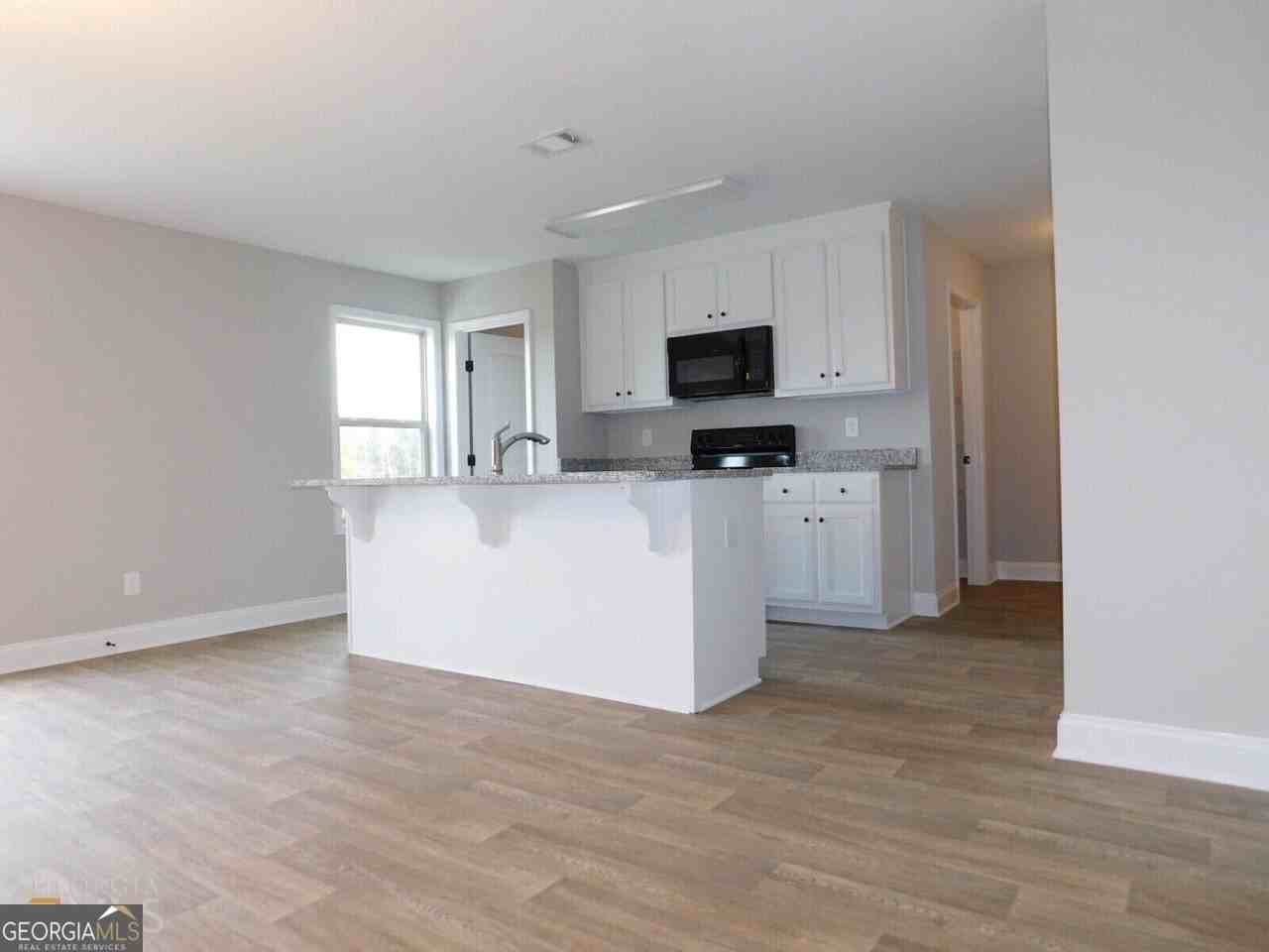 2214 Savannah Dr - Photo 4 of 20