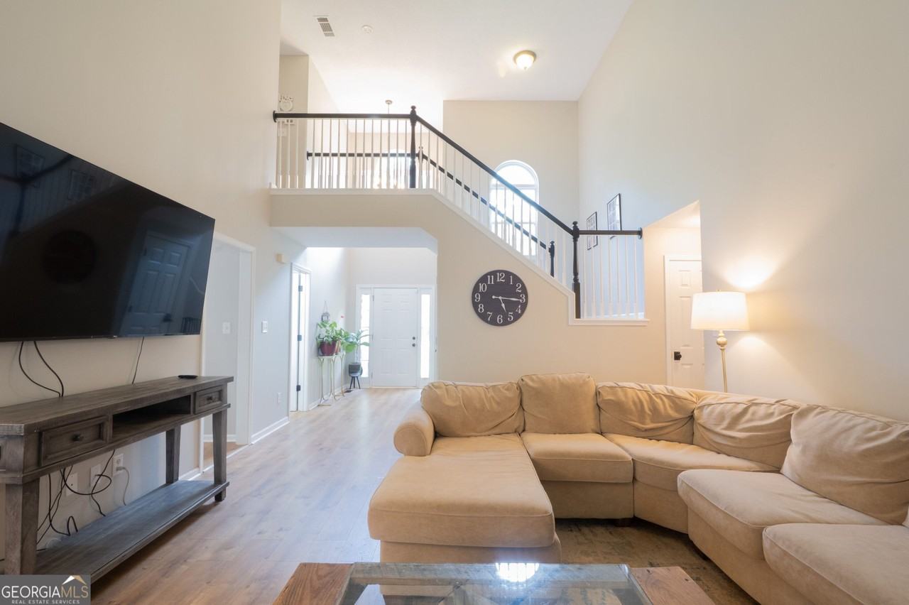 95 Crescent Cir - Photo 3 of 5