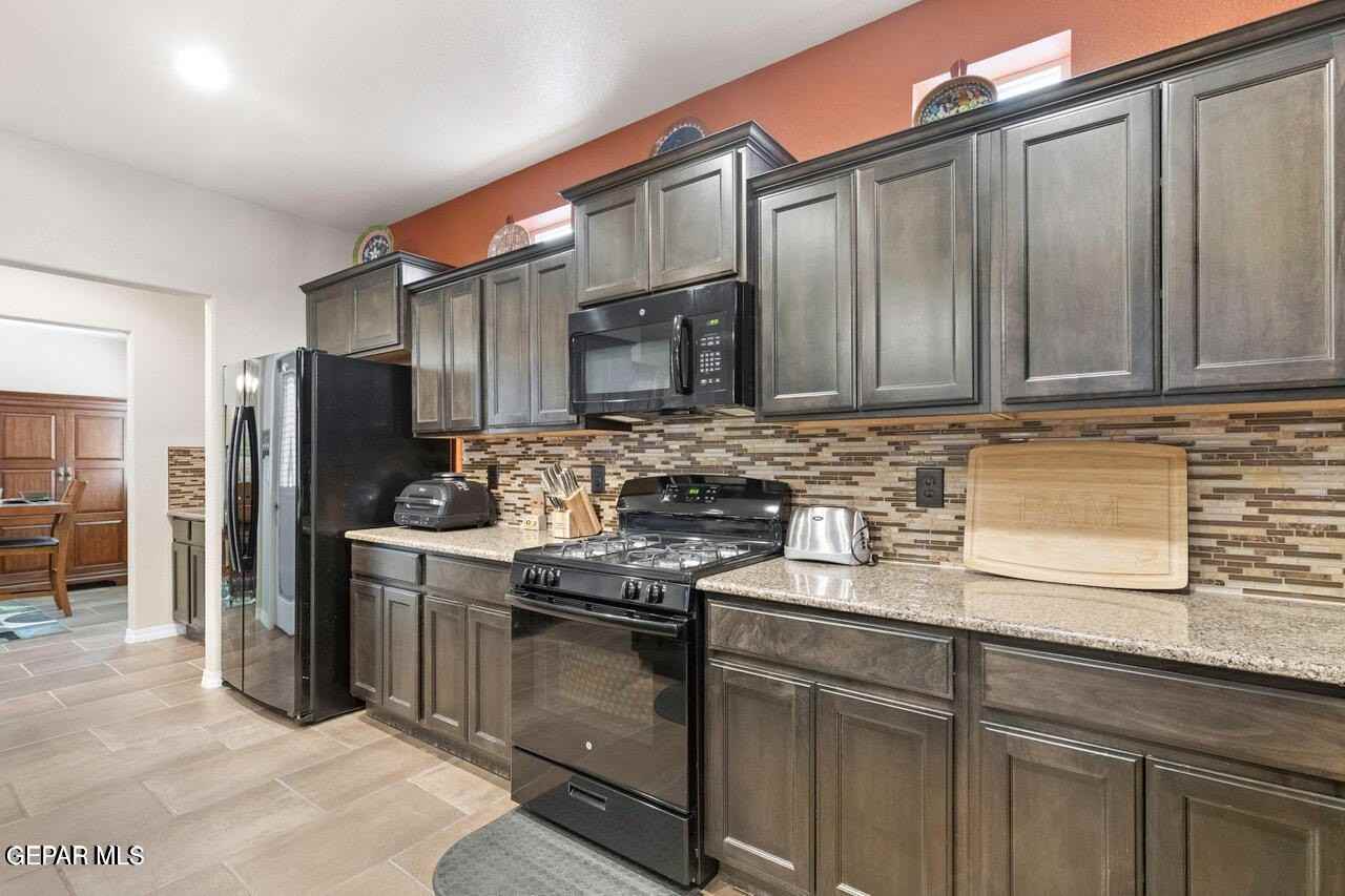 1503 Victoria Marie Dr - Photo 2 of 33