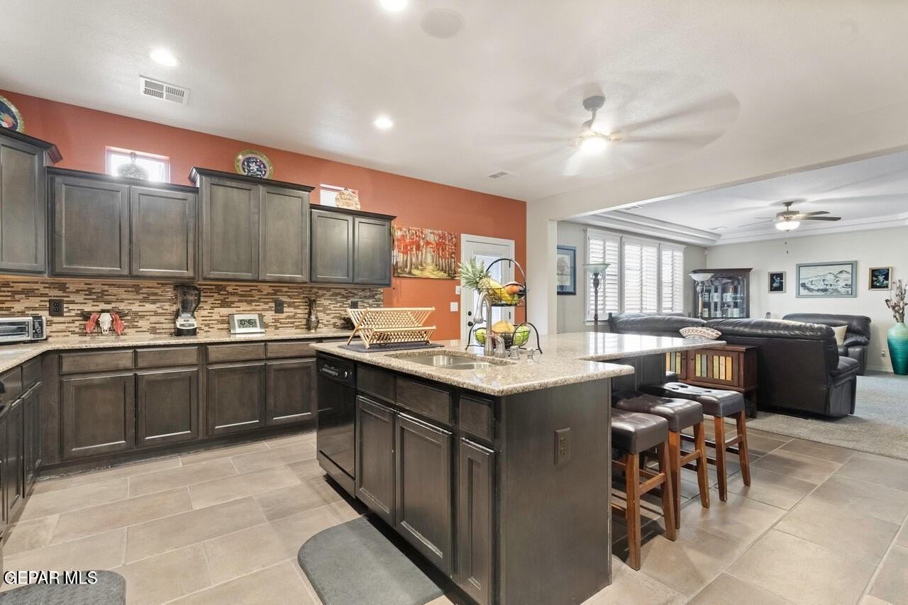 1503 Victoria Marie Dr - Photo 3 of 33