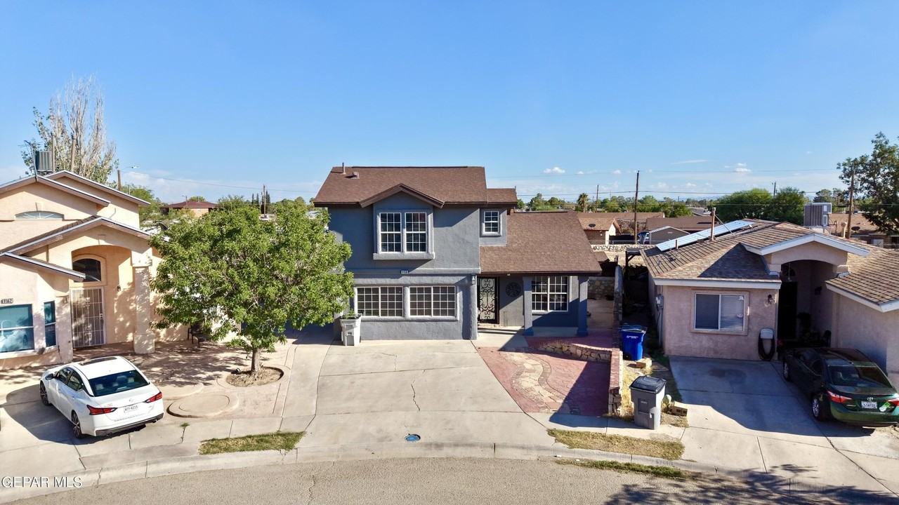 9150 Bur Oak Cir - Photo 2 of 31