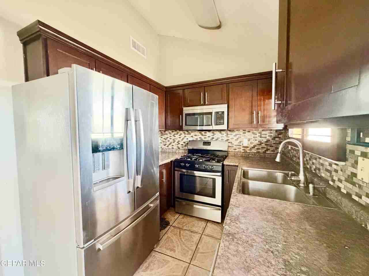 9150 Bur Oak Cir - Photo 6 of 31