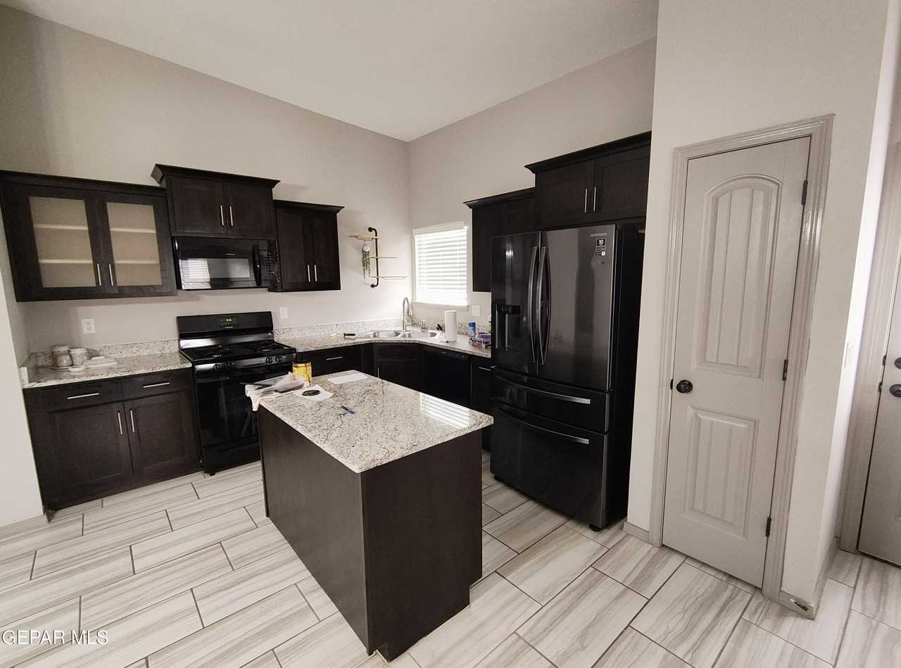 4552 Josefina Santillana St - Photo 6 of 15