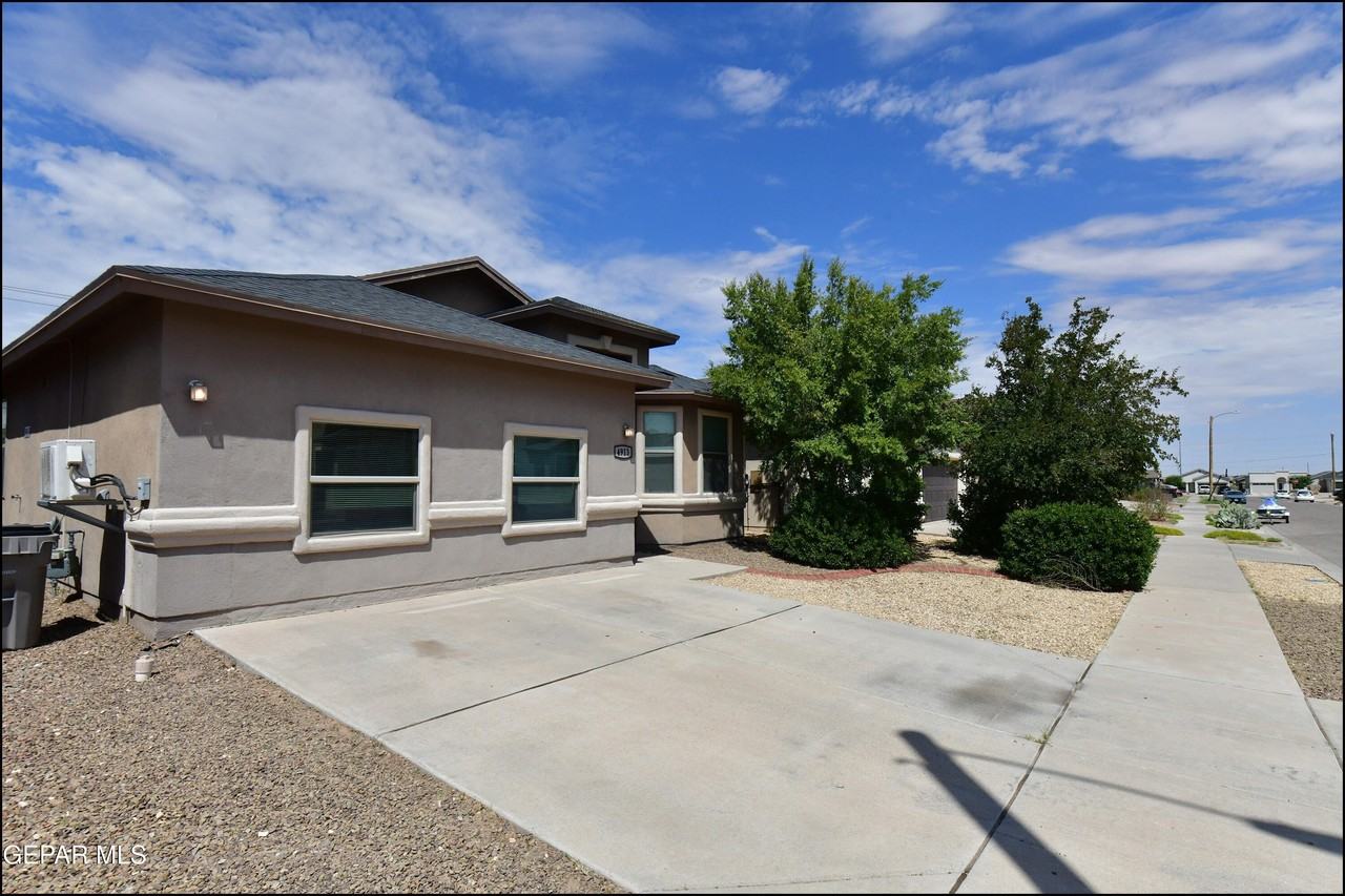 4913 Adrian Campos St - Photo 4 of 48