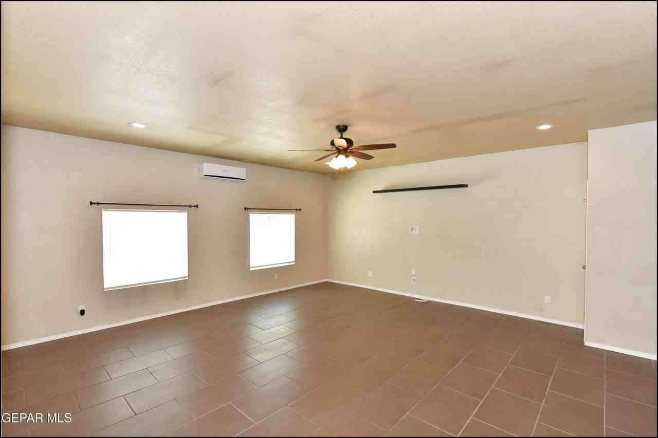 4913 Adrian Campos St - Photo 7 of 48
