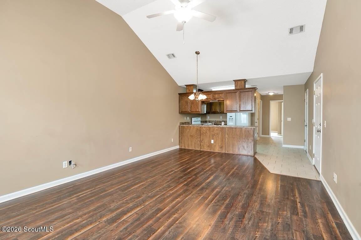 213 Joshua Cir - Photo 3 of 11