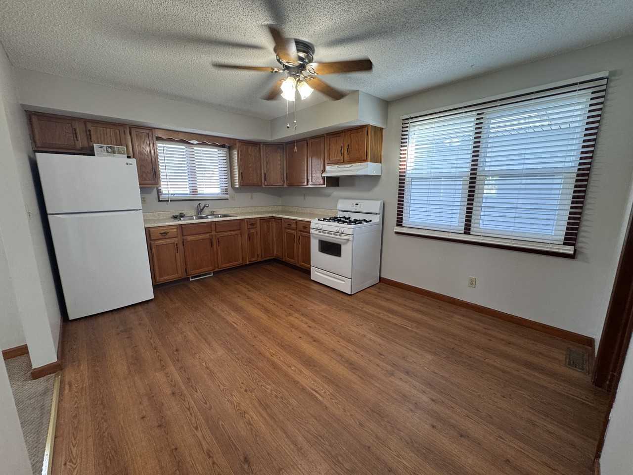 301 S Willow St #1 - Photo 5 of 18